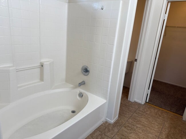 Building Photo - Brentwood Community- Centrally Located- 3 ...