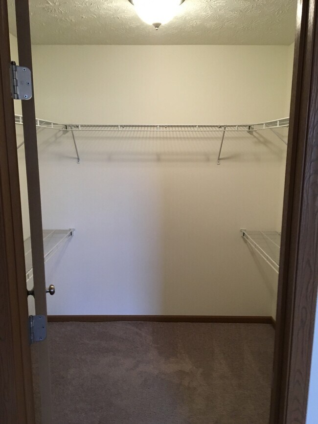 Building Photo - 2207 Shamrock Ln