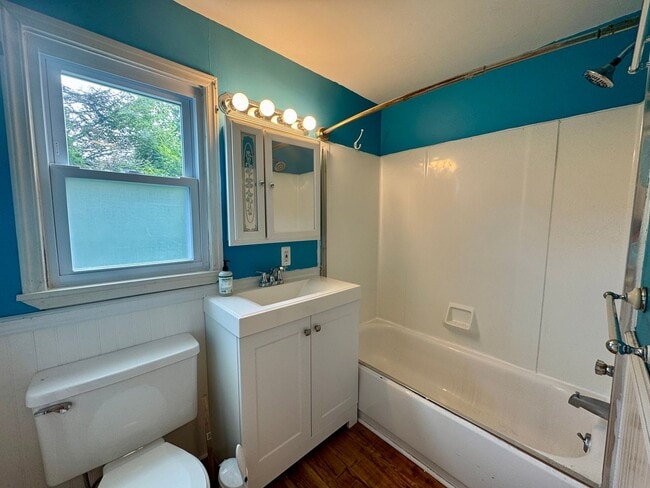 Building Photo - South Portland 2BD/1BA with Off Street Par...