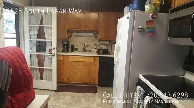 Building Photo - 1525 S Urban Way