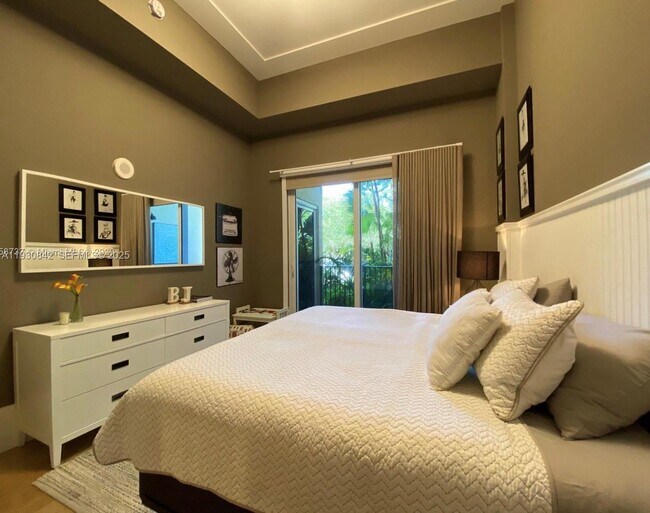 Building Photo - 20000 E Country Club Dr