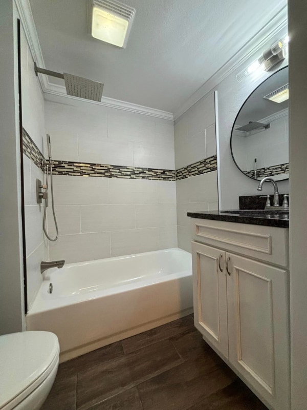 Building Photo - 718 S Pine St