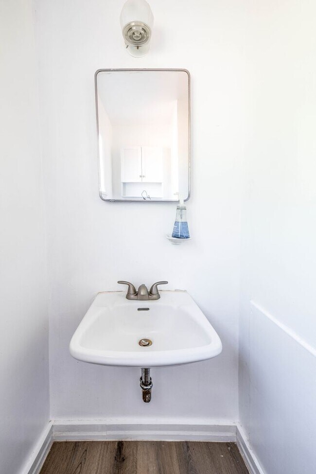 Building Photo - Charming Midtown Santa Fe Home