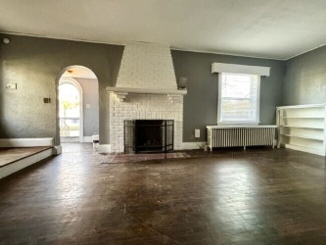 Building Photo - Ingleside