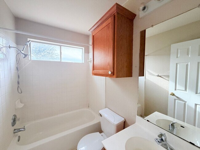 Building Photo - 3 BEDROOMS + AN OFFICE, 3 FULL BATHROOMS -  LIGHT AND BRIGHT INSIDE