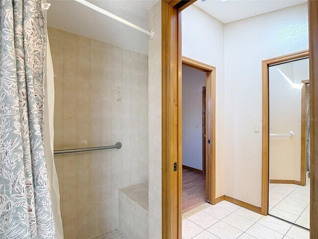 Building Photo - 5066 Woodbine St