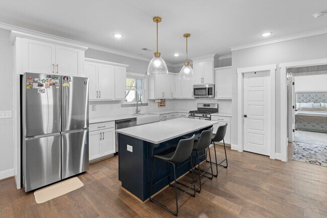 Building Photo - 2024 Adams Ridge Dr