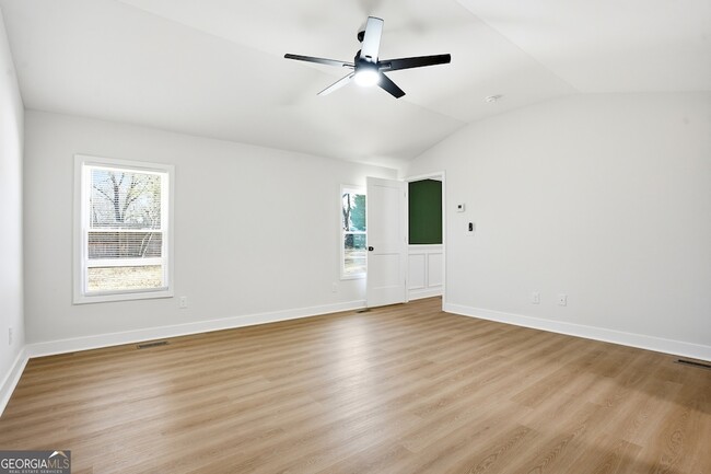 Building Photo - 127 Perry St