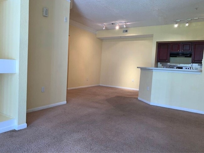 Building Photo - 2 bedroom 2 bath Condo  with Balcony in La...
