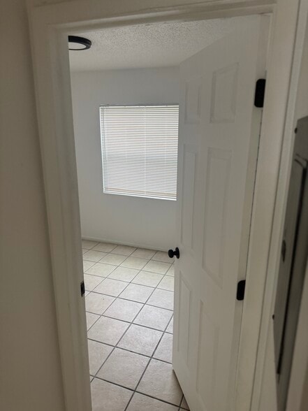 Building Photo - 909 E Humphrey St