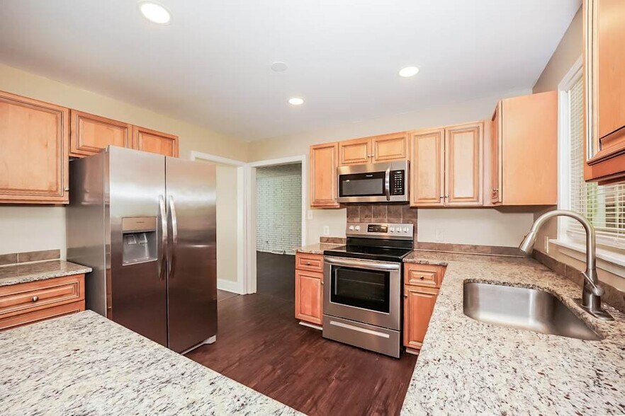 Building Photo - 207 N Milford Dr