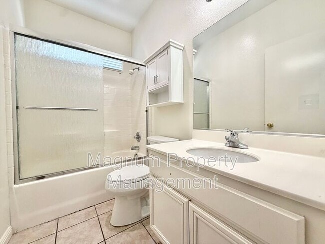 Building Photo - 33205 Gypsum St
