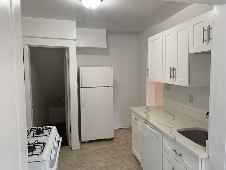 Building Photo - 5710 Beacon St