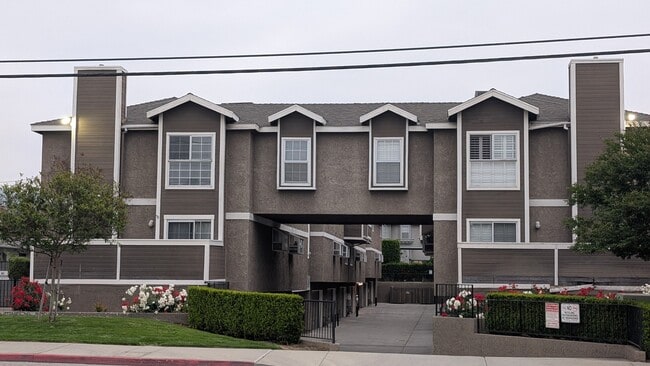 Primary Photo - 1300 Mayflower Ave