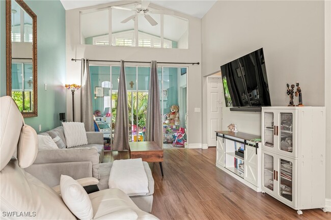 Building Photo - 391 Pindo Palm Dr