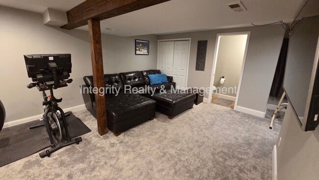 Building Photo - 3425 White Oak Ln