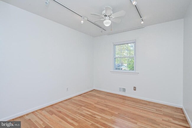 Building Photo - 2412 Rockbridge St