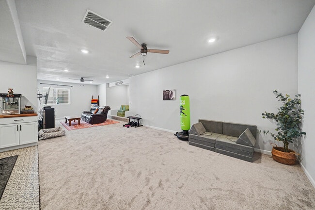 Building Photo - 6339 Knapp Dr