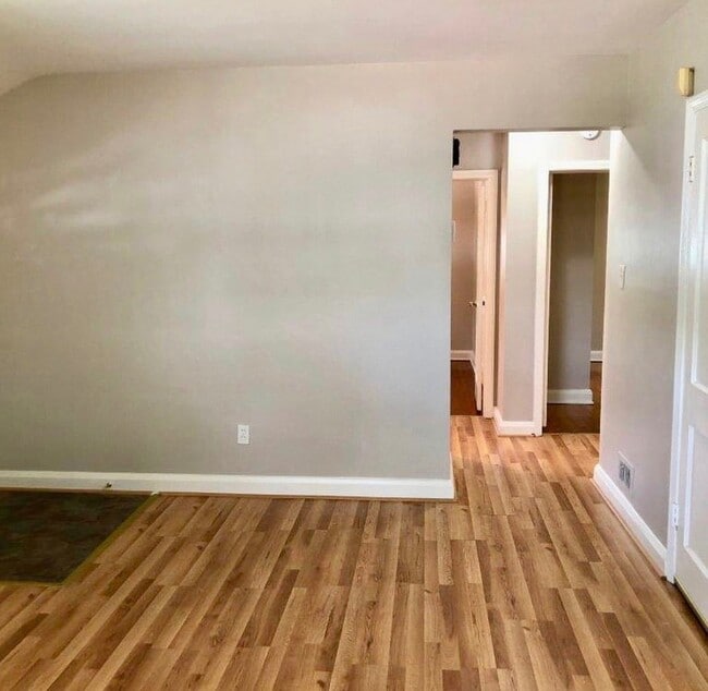 Building Photo - Rancher Style Single Family Home