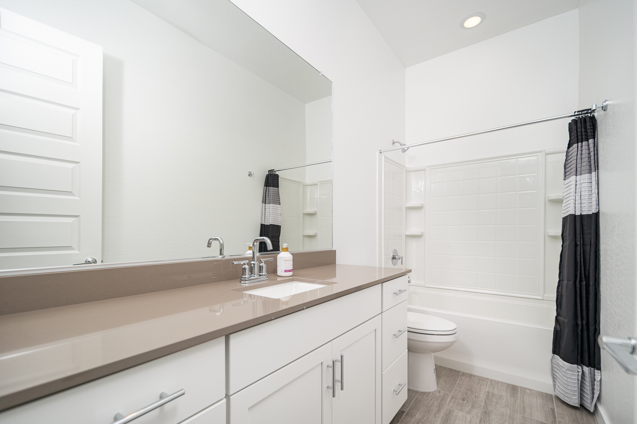 Building Photo - 3264 W Peak View Rd