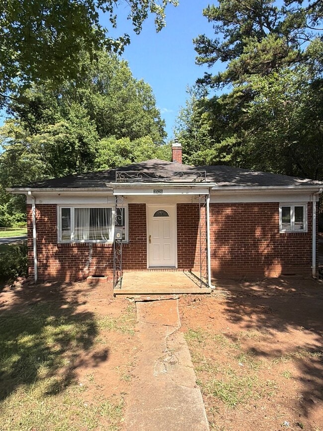 Building Photo - T.R. Lawing Realty Property