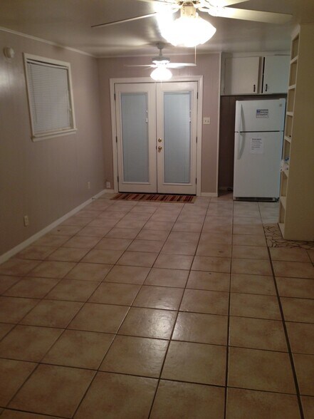 Building Photo - 108 Moss St