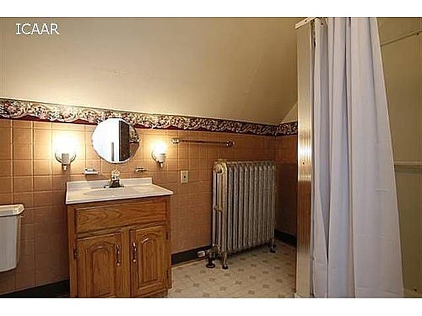 Building Photo - 430 N Van Buren St