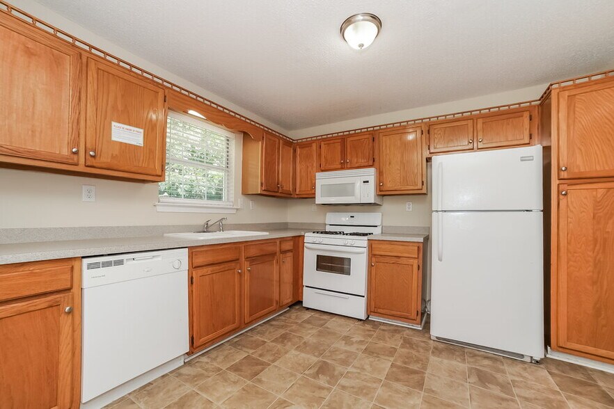 Building Photo - 83 Seals Dr