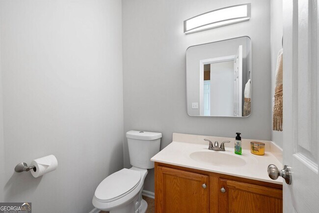 Building Photo - 821 Soaring Dr NE