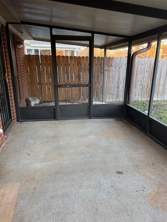 Building Photo - 8425 English Oak Loop