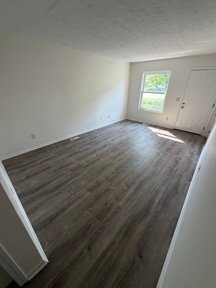 Building Photo - 9862 Mandel Dr