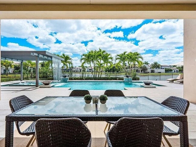 Building Photo - 17511 Cadena Dr