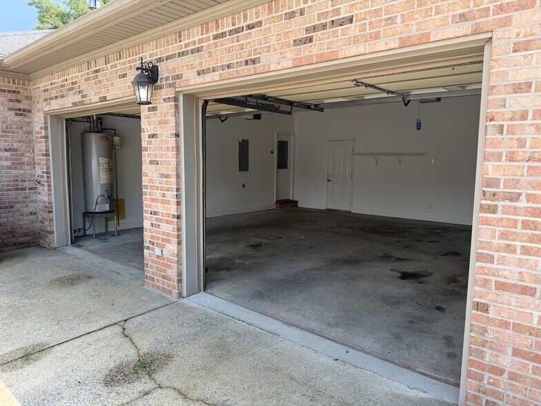 Building Photo - 107 Brookshire Ln