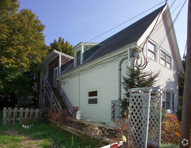 17 Alden St 17 Alden St Provincetown MA 02657 Apartment Finder