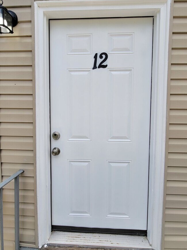 Building Photo - Newly Renovated - Alcoa Studio Apartments – Convenient Location!