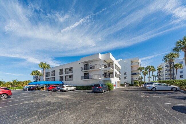 Building Photo - 1700 Ocean Dr