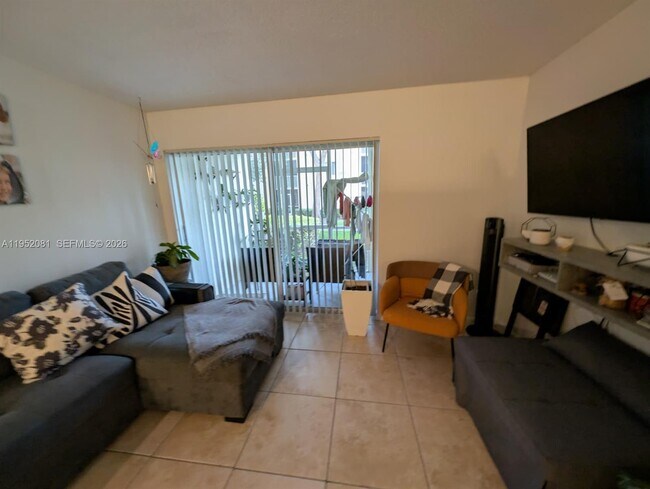 Building Photo - 430 S Park Rd