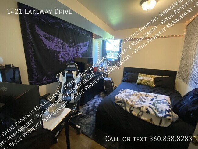 Building Photo - 1421 Lakeway Dr