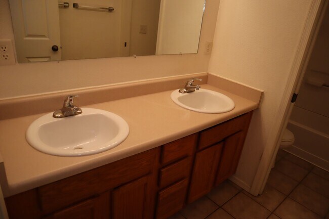 Building Photo - Great Home Great Price!