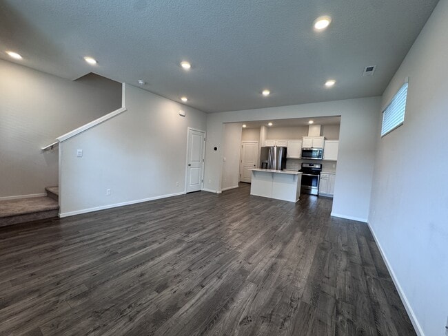 Building Photo - 896 N 18th Ave