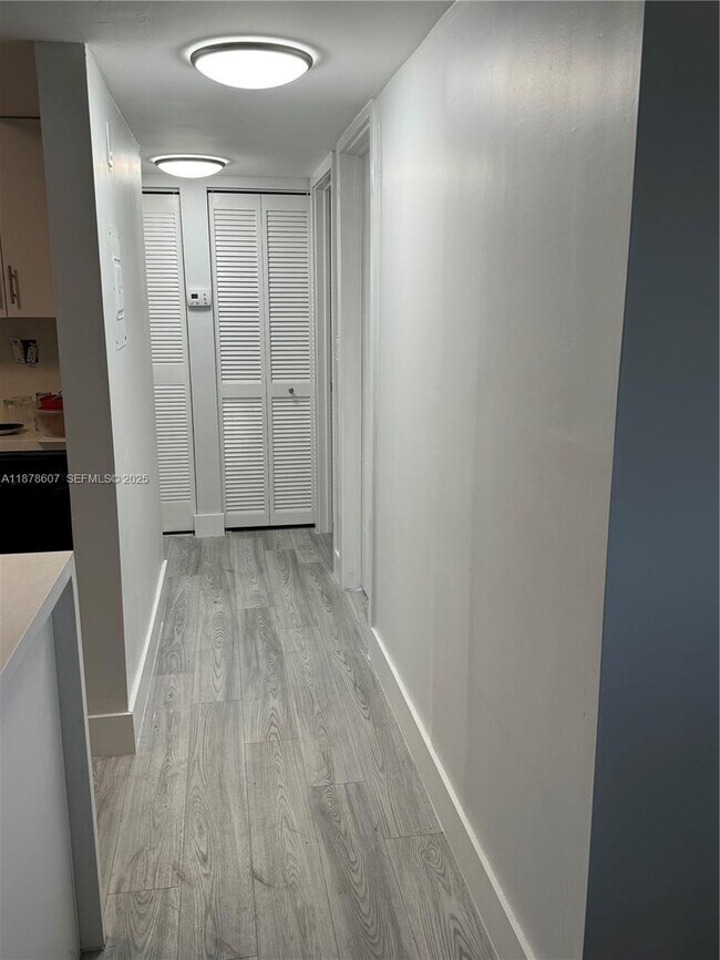 Building Photo - 3720 N Pine Island Rd