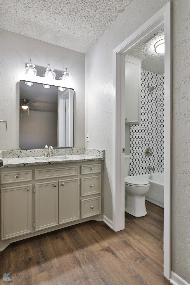 Building Photo - 4350 Bluebonnet Ct