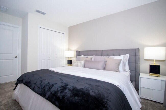 Building Photo - 2713 Bookmark Dr