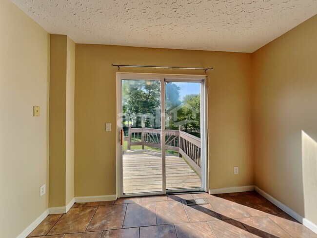 Building Photo - 2807 Presidential Dr