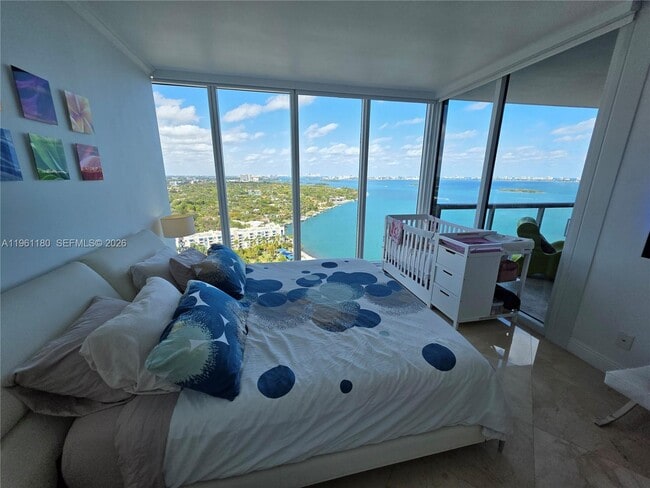 Building Photo - 601 NE 36th St