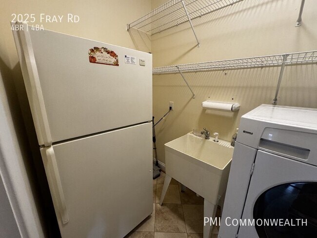 Building Photo - 4 Bed / 3.5 Bath Single Family (Available ...