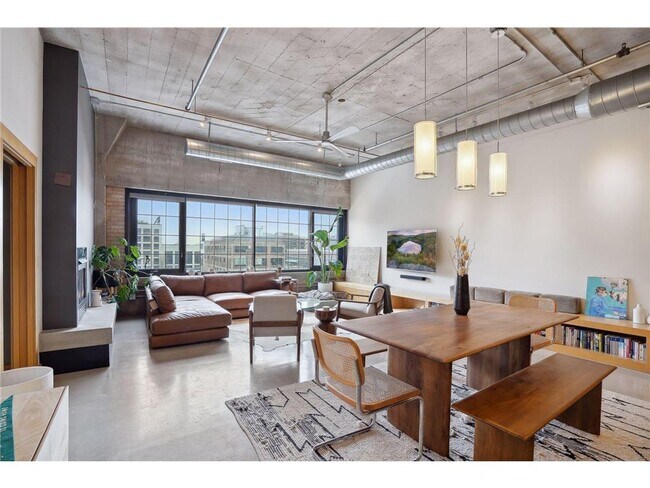 Building Photo - 525 N 3rd St