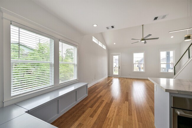 Building Photo - 1207 32nd St