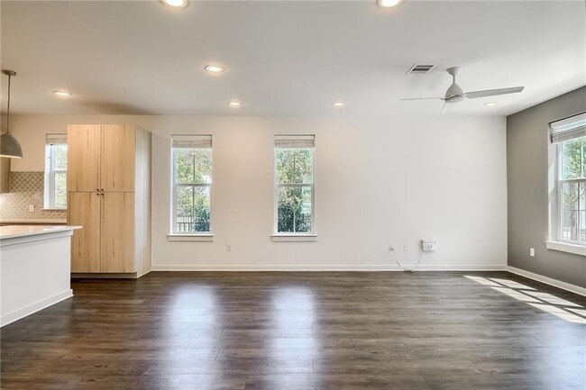 Building Photo - 2624 Metcalfe Rd