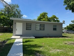 Building Photo - 4550 SW 36th St
